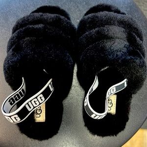 GIRL UGG SLIPPERS!